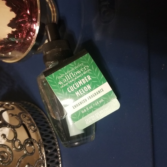 Candle, candle holder, and Bath & Body plug in with fragrance - Picture 6 of 6